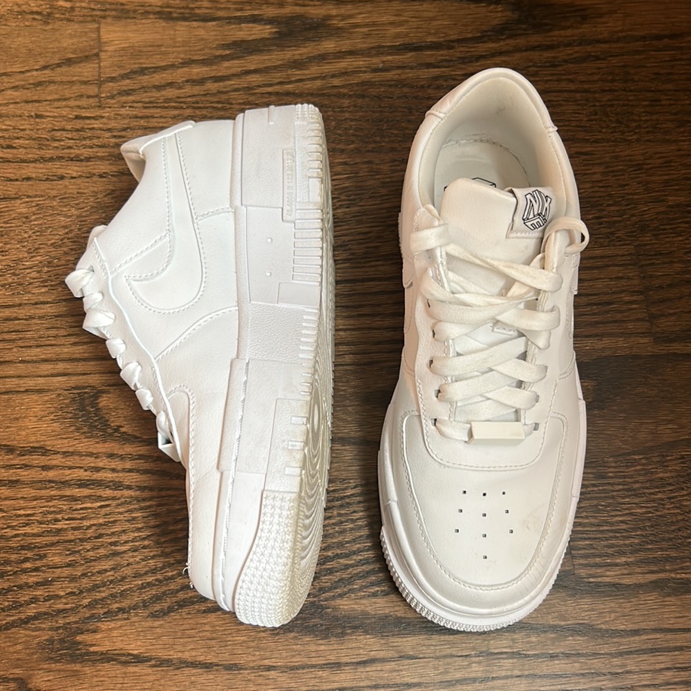 Nike Air Force 1 pixel